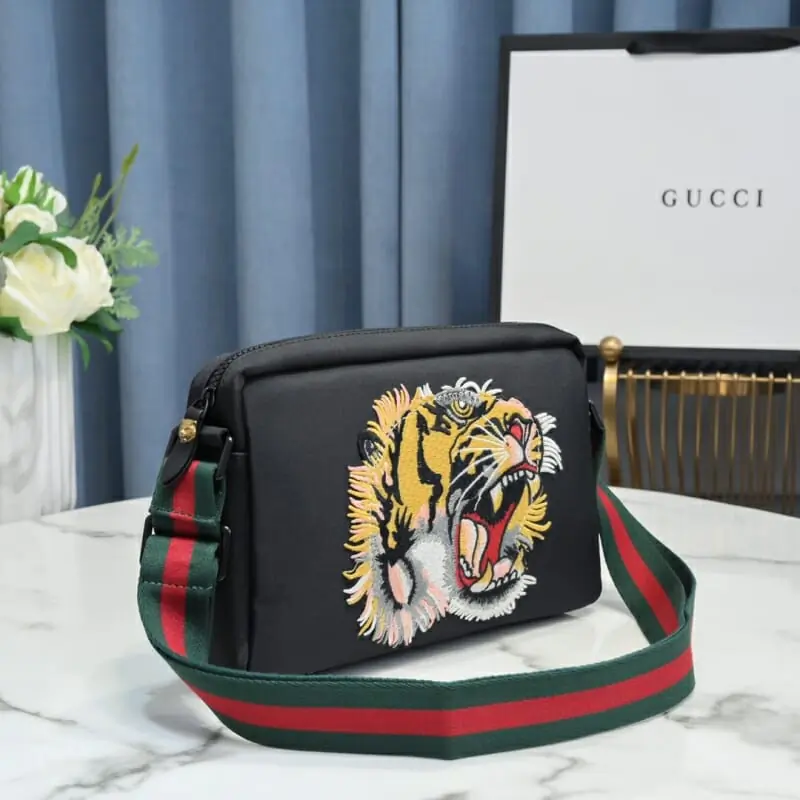 gucci aaa homme mini sac a main s_117ab6a2